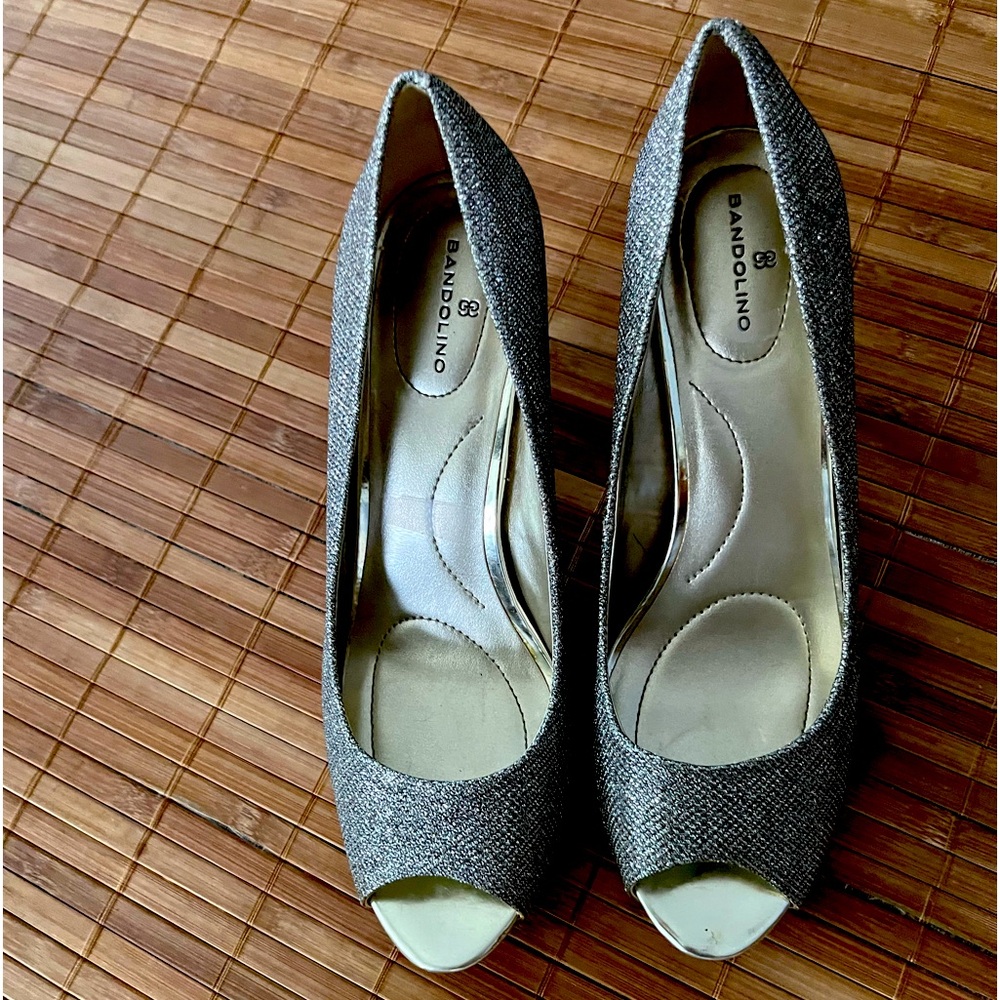 Bandolina 8.5 Medium Open Toe Pumps Gold Sparkley NWOT